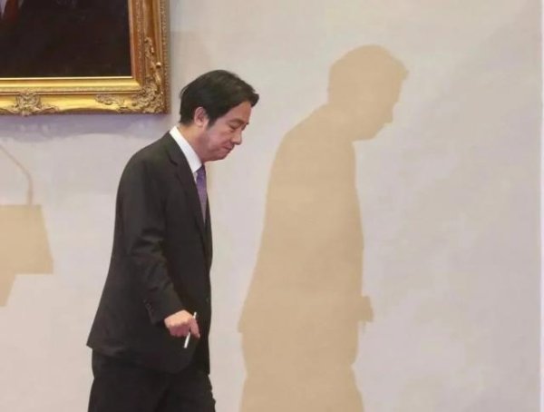 汇丰配资 从“隐形的战机”到“浮不起的潜艇”，岛内“疑赖”论持续发酵